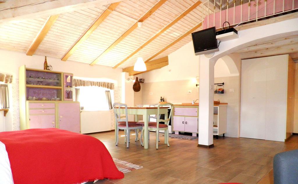 Studio Sijara Leilighet Motovun Rom bilde